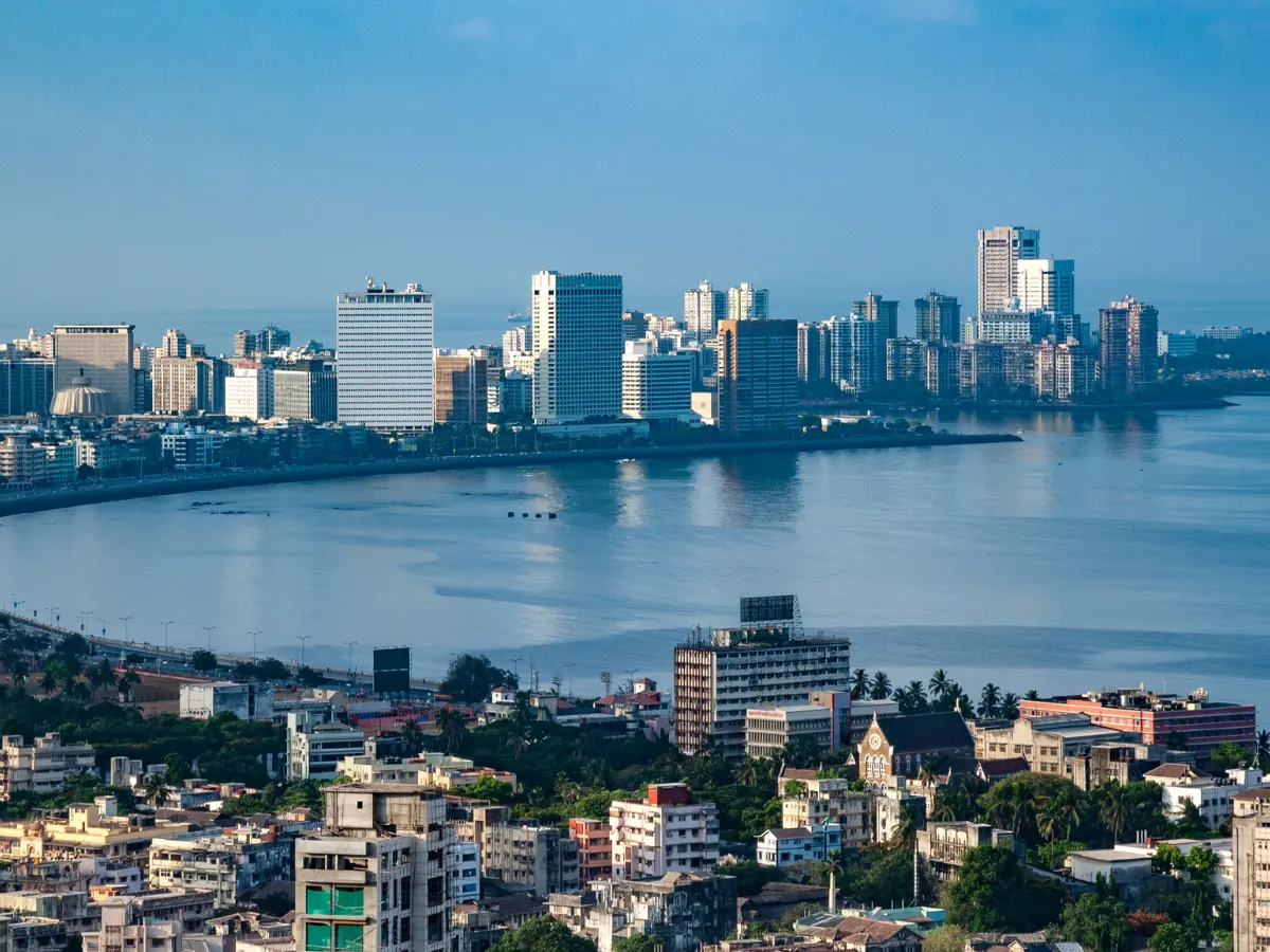 A Complete Guide to Choosing the Best Mumbai Darshan Tour Package in 2025